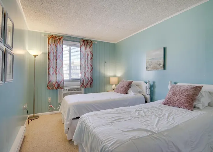 Shop, Dine, Walk To Beach! Ocean Holiday home