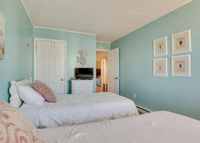 Shop, Dine, Walk To Beach! Ocean *