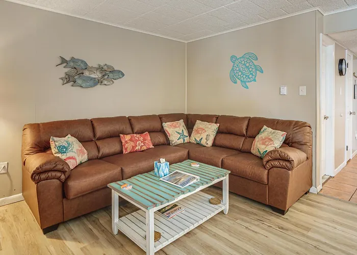 Shop, Dine, Walk To Beach! Ocean Holiday home